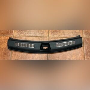 ⭐2019-2025 CADILLAC XT4 TRUNK LATCH LOCK SILL SCUFF PLATE TRIM COVER OEM LOT2679